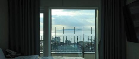 Signature Double Room, 1 King Bed, Non Smoking, Sea View | 1 bedroom, premium bedding, down comforters, individually decorated