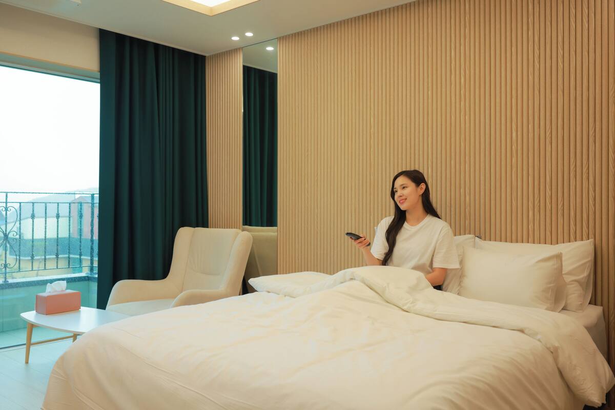 Basic-Doppelzimmer, 1 Schlafzimmer, Nichtraucher, Meerblick | Hochwertige Bettwaren, Daunenbettdecken, Schreibtisch