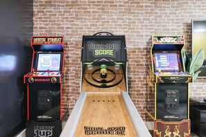 Games room - Modern Poconos Central Cozy 5BR Home - Game Room (Tobyhanna)