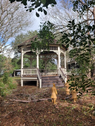 Antique 2 story home on 160 Acres