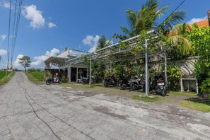 Front of property - Frangipani House & Spa by Ecommerceloka (Canggu)