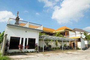 Front of property - Frangipani House & Spa by Ecommerceloka (Canggu)