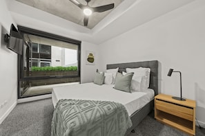 Individually furnished, desk, iron/ironing board, free WiFi