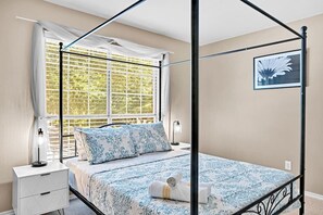 4 bedrooms, iron/ironing board, WiFi, bed sheets