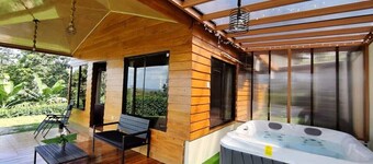 Spacious cabin with incredible views and lots of green space, ideal for relaxing