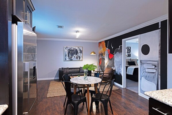 Interior - 2BR The TMC Flats 13! Hermann Park! Zoo! ⭐️⭐️⭐️⭐️⭐️ (Houston)