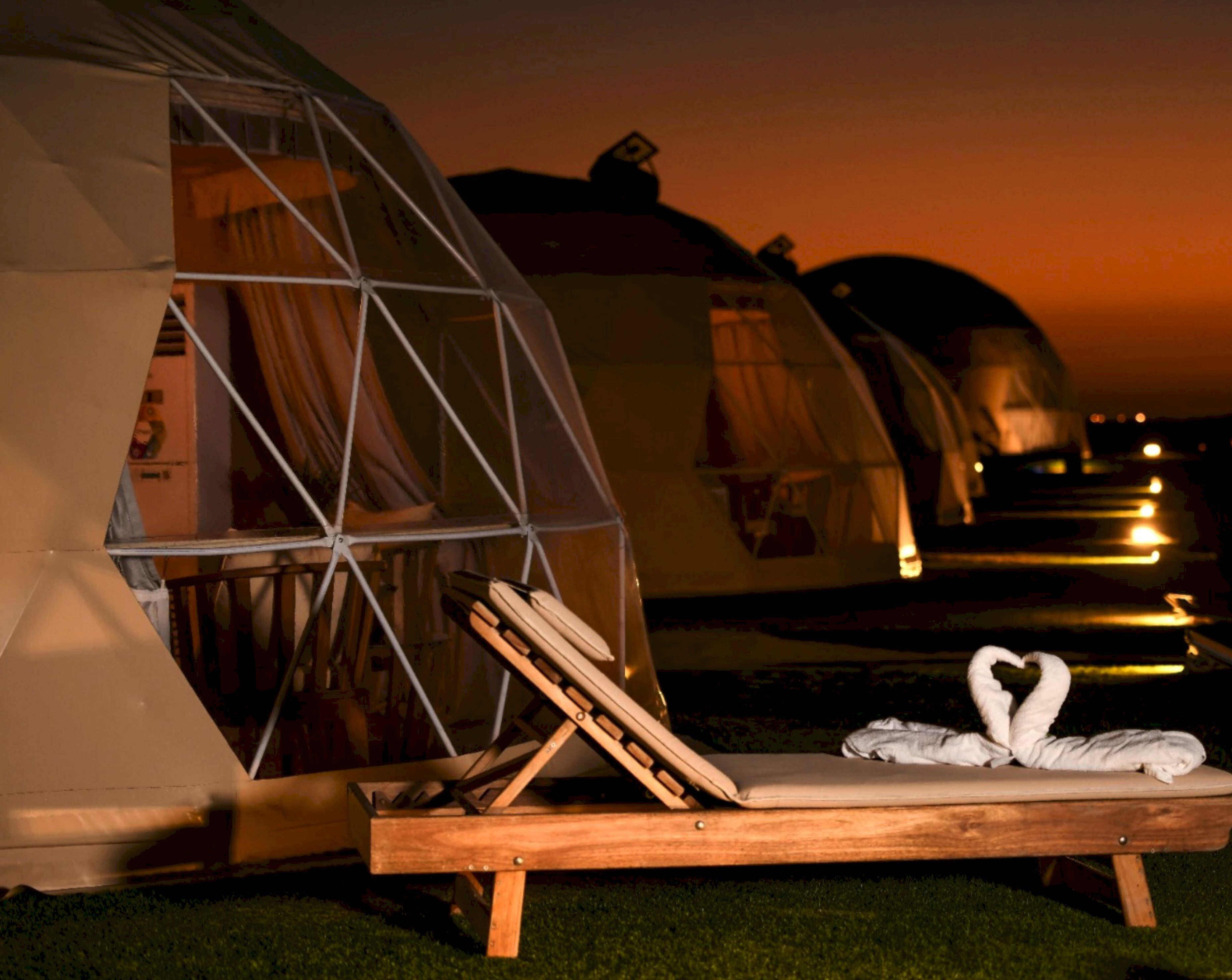 Habitación doble Deluxe, 1 cama King size, vista a la playa, en el área del jardín | Espacio para trabajar con laptop, cortinas blackout y wifi gratis 