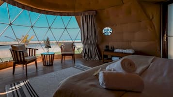 Chambre Double Deluxe, 1 trÚs grand lit, vue plage, cÎté jardin | Espace de travail pour ordinateur portable, rideaux occultants
