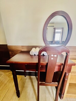 Habitación de lujo, 1 cama King size | Área de sala de estar