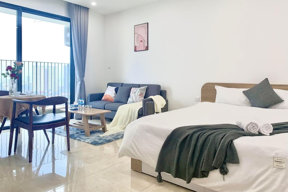 Estudio (Apartment) | Escritorio, espacio para trabajar con un portátil, cortinas opacas