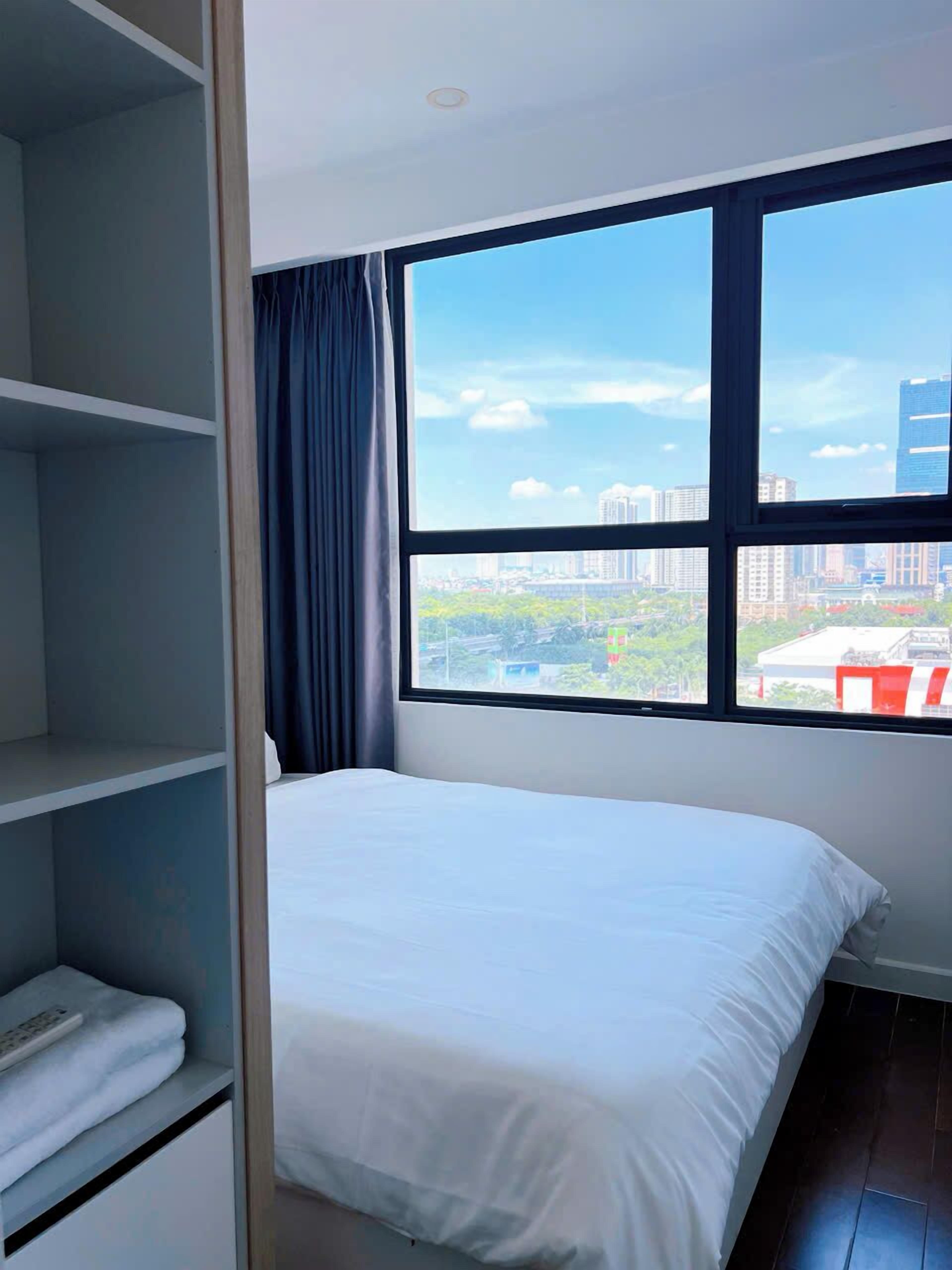 Appartamento | Una scrivania, postazione laptop, tende oscuranti, ferro/asse da stiro