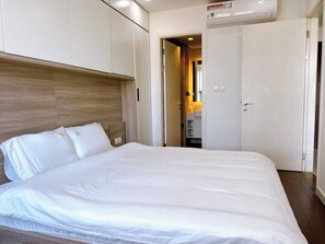 Appartement | Bureau, espace de travail pour ordinateurs portables