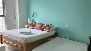 A double bed with a wooden frame and a single mattress. - Murano Elite Piso 25 (Cartagena de Indias)