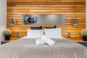 4 bedrooms, desk, iron/ironing board, free WiFi - Jindy Snowy Mountains Retreat (Jindabyne)