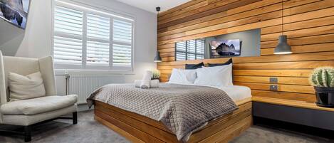 4 slaapkamers, een bureau, een strijkplank/strijkijzer, gratis wifi