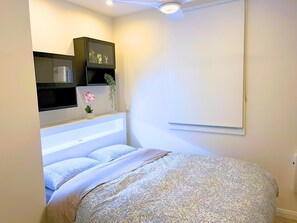 1 bedroom, iron/ironing board, WiFi, bed sheets - North Sydney - WHLN1 - Whaling Road - Modern 1BR Ground-Floor Apartment with Courtyard Parking in North Sydney (NORTH SYDNEY)