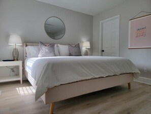 4 bedrooms, travel crib, WiFi, bed sheets - Sandy Bottoms NEWLY RENOVATED 4 BEDROOMS! (Bald Head Island)