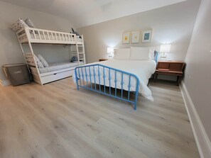 4 bedrooms, travel cot, WiFi, bed sheets - Sandy Bottoms NEWLY RENOVATED 4 BEDROOMS! (Bald Head Island)