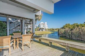 Outdoor dining - Fenton House Villa BHI (Bald Head Island)