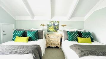 3 bedrooms, travel crib, WiFi, bed sheets