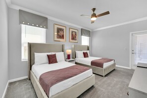 10 bedrooms, iron/ironing board, WiFi, bed sheets - Stunning, Newly Built, 6000 sf, Luxury Family Villa Close To Disney (Davenport)