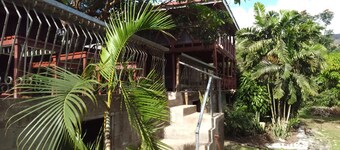Room in Villa - Outback Retreat Hotel
