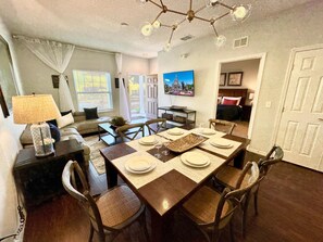 Dining - (8992SHD) COZY TOWNHOME - MICKEY THEME ROOM - 12 MINUTES FROM DISNEY (Kissimmee)