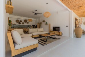 TV, stereo - Seminyak Design spacious 2 bedr villa private pool  (Bali)