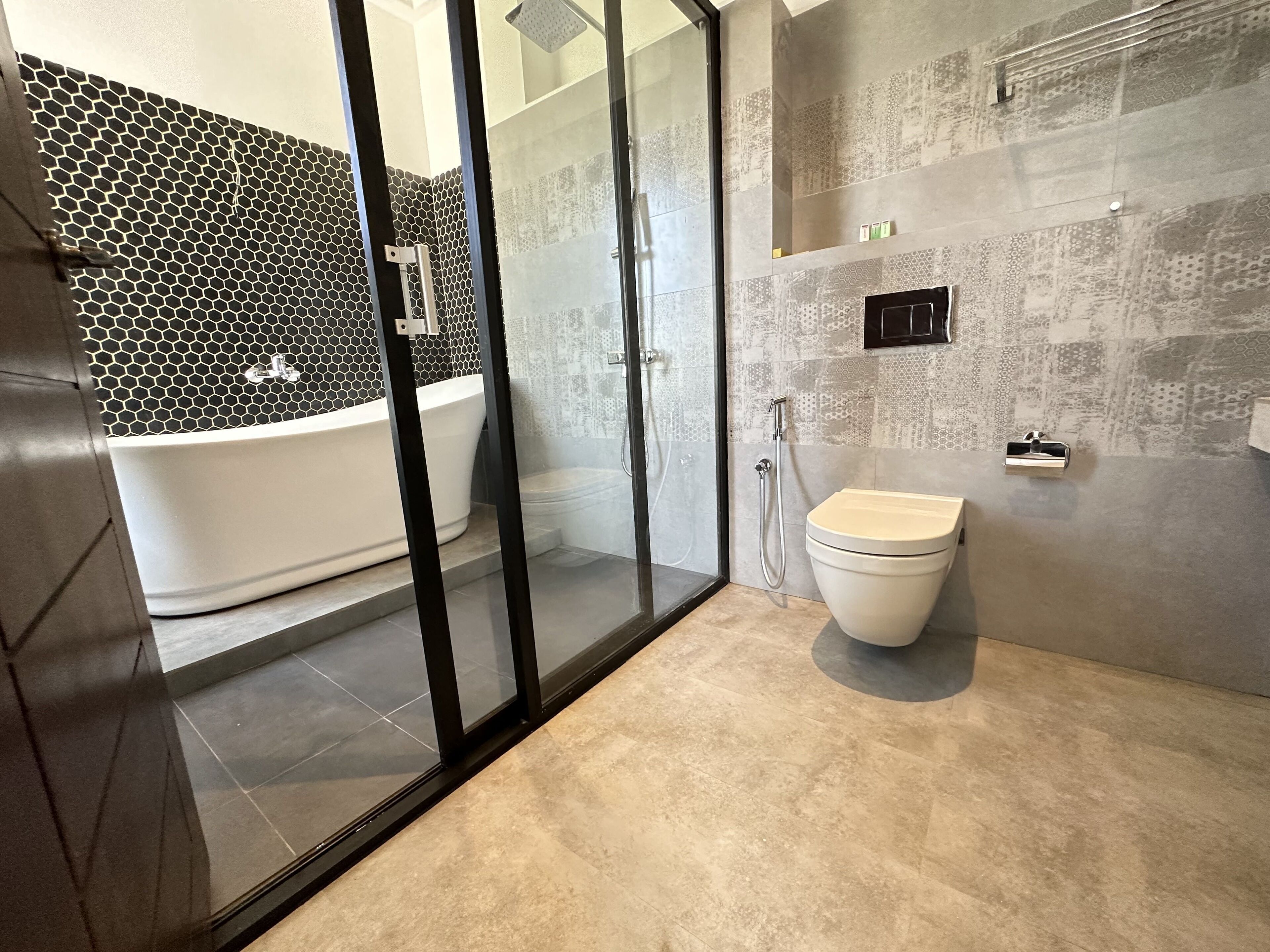Habitación Deluxe doble | Baño | Ducha y cabezal de ducha tipo lluvia