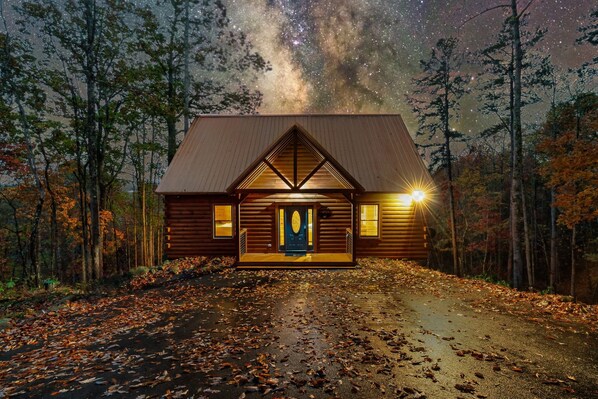 Exterior - The Knotty Beaver Retreat...a Dam Good Time with a Dam Fine View⭐️ Built in 2021 (Sevierville)