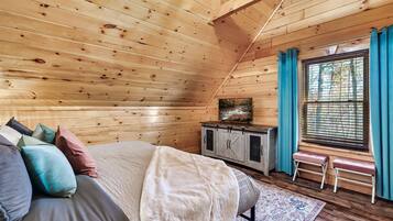 3 bedrooms, iron/ironing board, WiFi (free), bed sheets