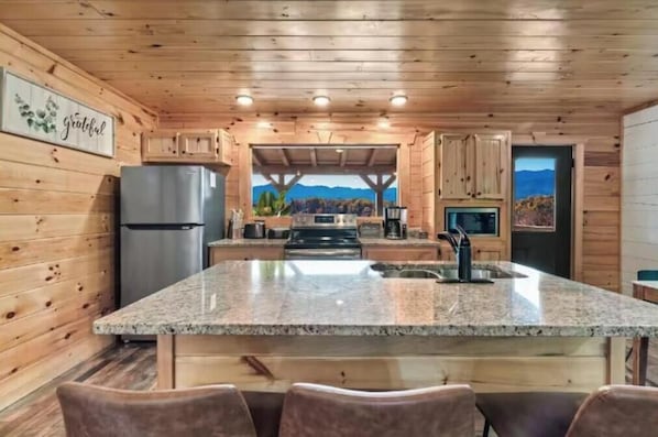 雪櫃、微波爐、焗爐、爐具