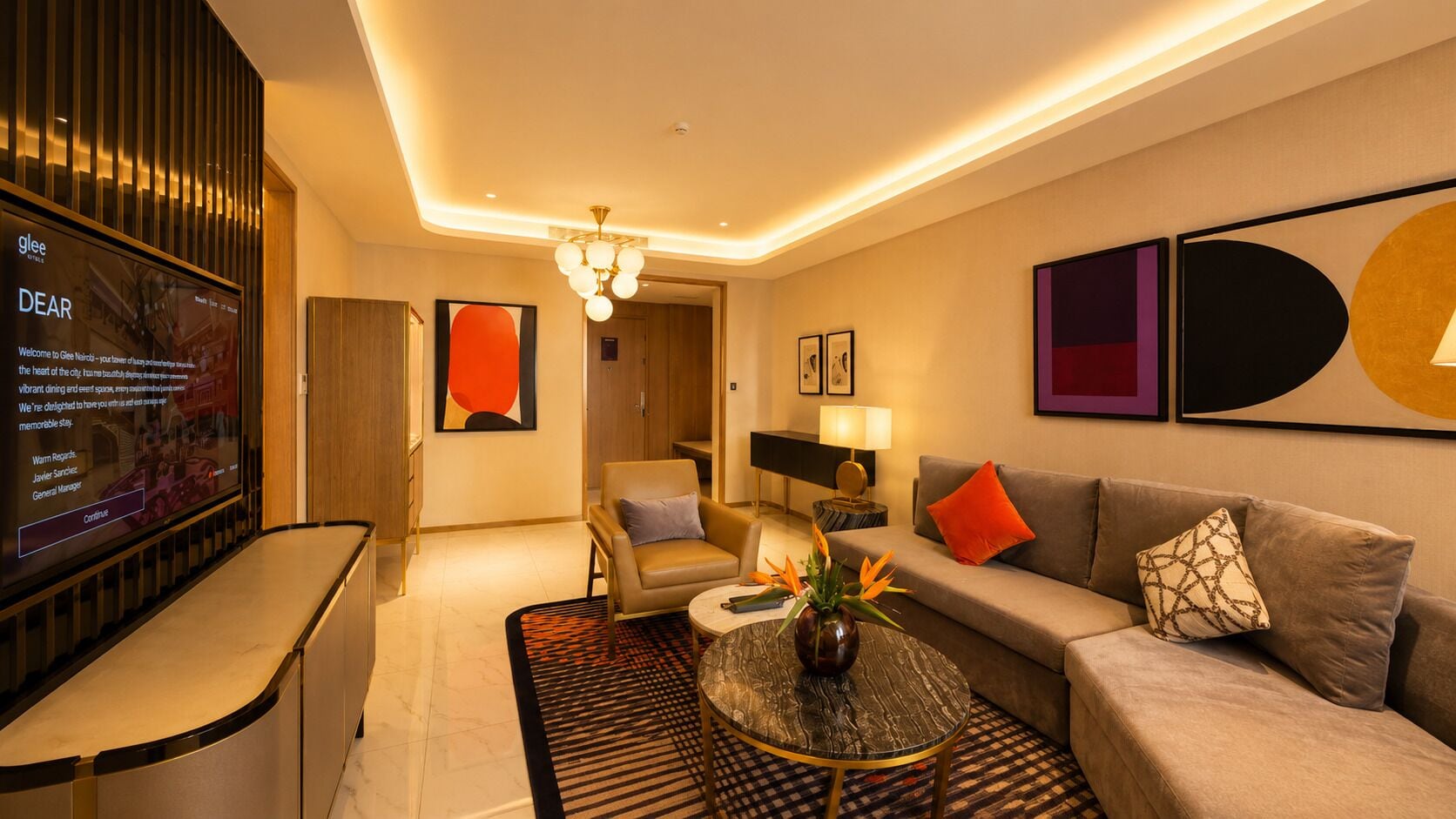Executive Suite (Glee) | Egyptian cotton sheets, premium bedding, free minibar items