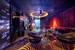 3 bars/lounges, tapas bar