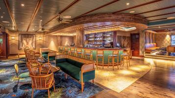 3 restaurants; breakfast, lunch, dinner and brunch served