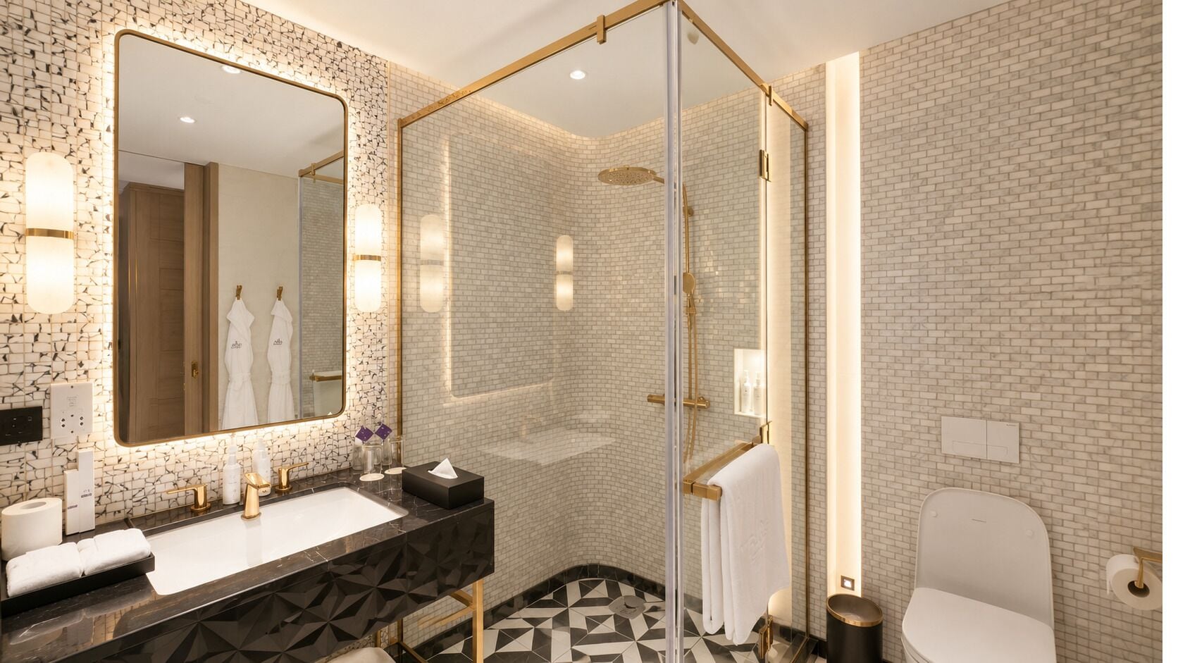 Superior Room, Terrace | Bathroom | Separate tub and shower, rainfall showerhead, free toiletries