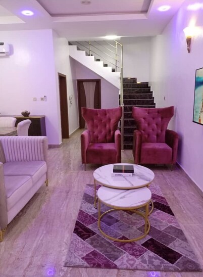 Exquisitely furnished 4BR detached duplex 