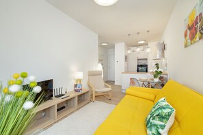 Apartment, 1 Schlafzimmer, Balkon | Wohnzimmer