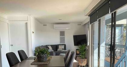 Beaches / Family Getaway / Amazing views / Golf / Wineries / Hot springs.