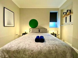 1 bedroom, iron/ironing board, free WiFi - Victoria House A by Switchback Stays (Cardiff)