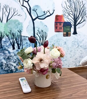 City Room | In-room business center - Amelie Homestay (Hanoi)