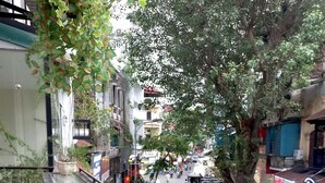 A busy street with a glass-bottomed walkway overlooking a bustling urban area. - Amelie Homestay (Hanoi)