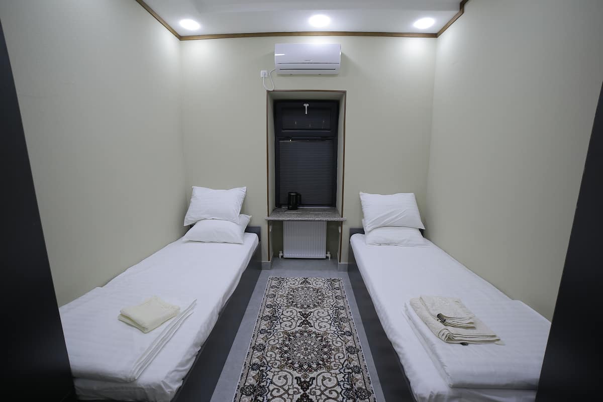 Classic Twin Room | Soundproofing, free WiFi