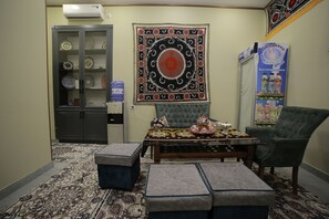 Reception - Al-Hilal Hostel (Samarkand)