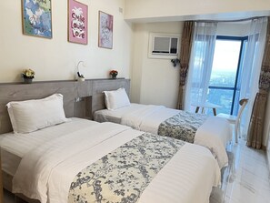 2 bedrooms, WiFi, bed sheets - Embassy Sea View Room (Manila)