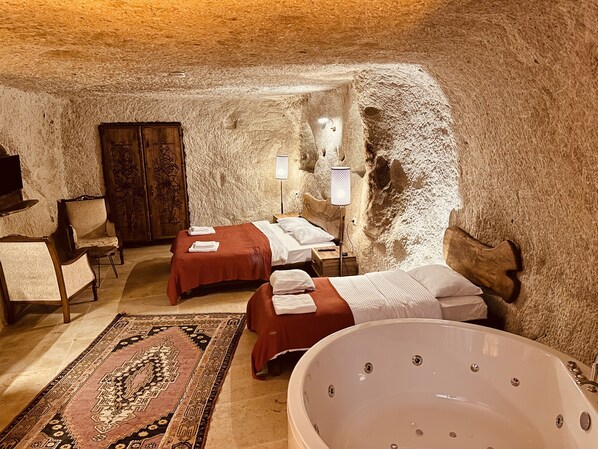 Tremannsrom – deluxe | Sengetøy av topp kvalitet og individuelt innredet