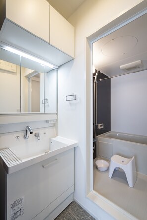 Standard Room | Bathroom | Combined shower/bathtub, hair dryer, slippers, bidet