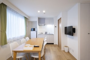 Standard Room | Private kitchen | Fridge, microwave, stovetop, electric kettle