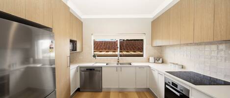 微波炉、烤箱、炉灶、洗碗机