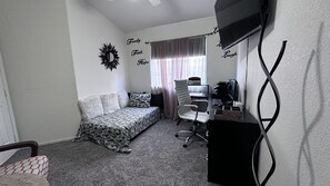 2 bedrooms, iron/ironing board, WiFi, bed sheets - 2 bedrooms stylish and spacious house in Las Vegas (Las Vegas)